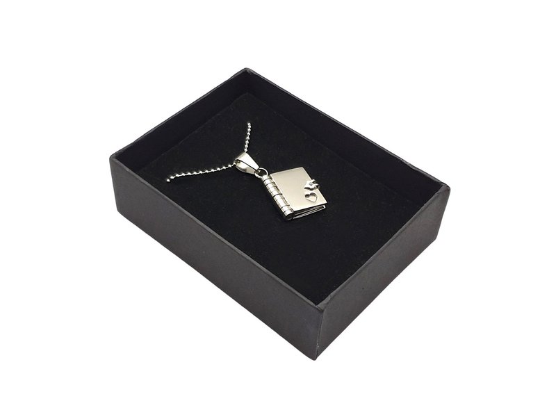 Timeless Charm With Necklace Chain (Book, S)