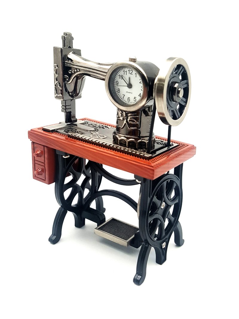 Old-school Mini Sewing Machine Clock